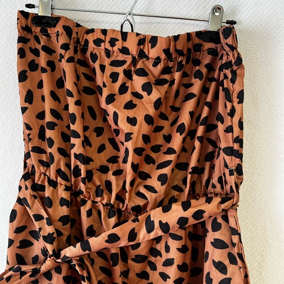 Never worn Belted wide leg jumpsuit size L - Picture 4 of 6